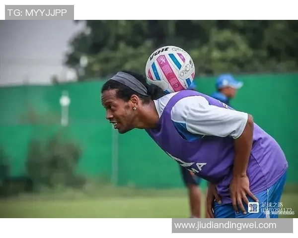 球星亲授花式足球技巧全面解析助你轻松掌握炫酷球场技能